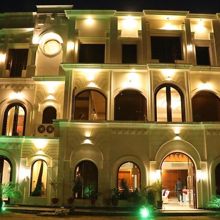 Hotel Pushap Palace Patiāla Exteriör bild